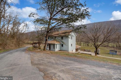 2086 Jonestown Rd, Maze, PA 17094-8565