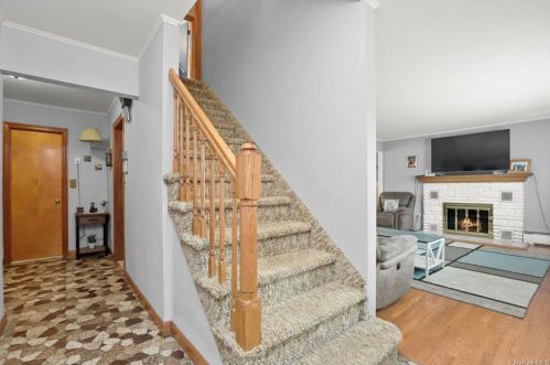 52 Overlook Dr, Mahopac, NY 10541-3666