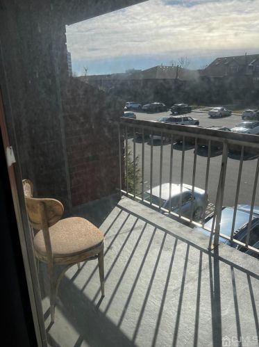 141 Beverly Hills Ter, Woodbridge NJ  07095-4007 exterior