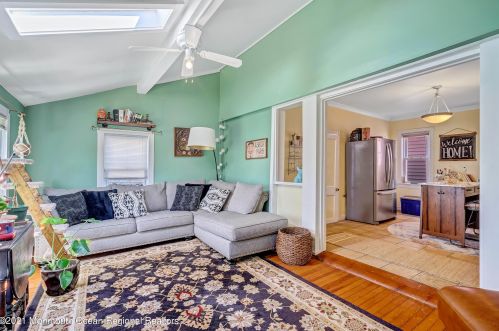 914 Central Ave, Tinton Falls NJ  07712-5735 exterior