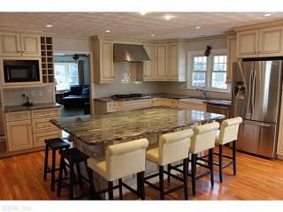 1437 Ashley Dr, Virginia Beach VA  23454-1637 exterior