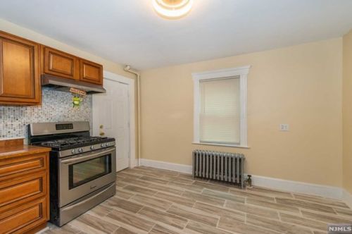 32 Long St, East Orange NJ  07017-1208 exterior