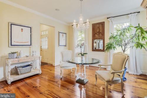 19 Cornwall St, Leesburg VA 20176-2701 exterior