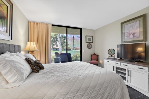 24 Palma Dr, Rancho Mirage CA  92270-3878 exterior