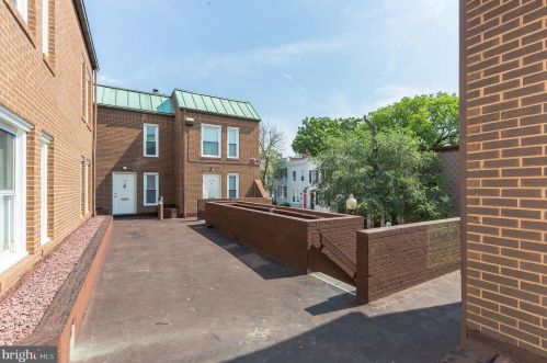 1206 33rd St, Washington DC  20007-3201 exterior