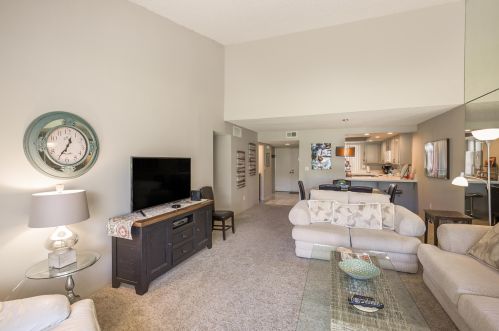 4 Tortosa Dr, Rancho Mirage CA  92270-4751 exterior