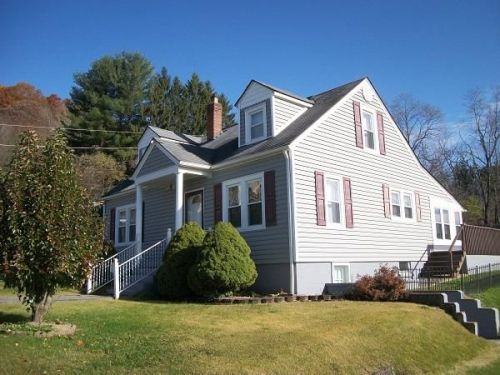 112 Glenn St, Yards, VA 24605-1048