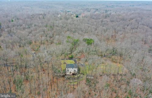 5550 Wide Oak Ct, Woodbridge VA  22192-6036 exterior