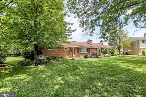 28 Amherst Dr, Camp Hill, PA 17011-7702