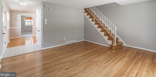 751 Hill Rd, Philadelphia, PA 19128-1517