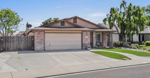 1252 4th St, Ripon, CA 95366-2577