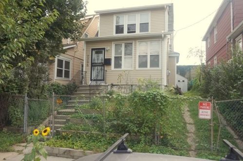 2286 Light St, Bronx, NY 10466-6135