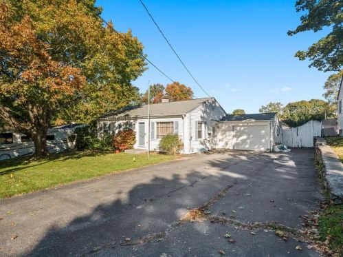 136 Marshall Rd, Woonsocket, RI 02895-3815
