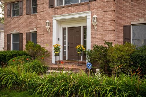 1163 Foxwood Dr, Hermitage, PA 16148-3163
