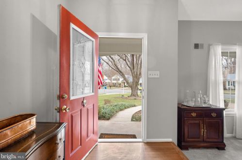 6010 Rdg Frd Dr, Springfield VA 22015-3651 exterior