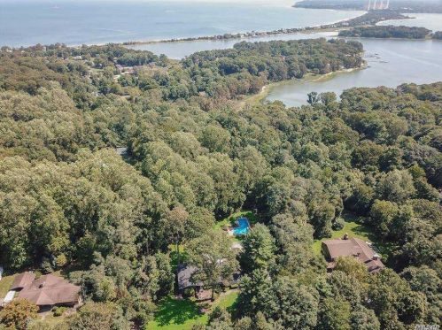 25 Locust Ln, Northport, NY 11768-1147