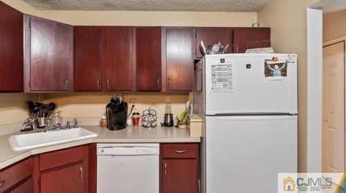 16 Willow Ct, Trenton NJ  08619-4626 exterior