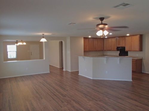 224 Wildwood Dr, Georgetown TX  78633-5167 exterior