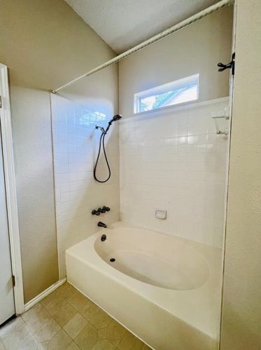 2016 Castle View Dr, Austin TX  78728-5435 exterior