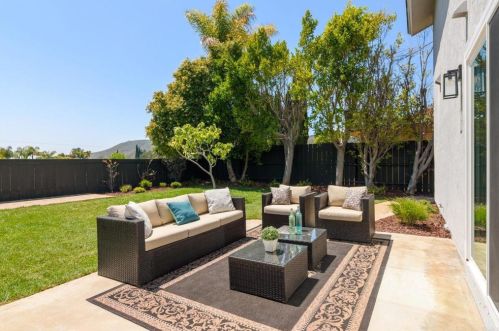 7012 Bobhird Dr, San Diego CA 92119-1404 exterior