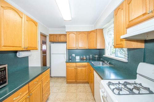 1021 Fulton Ave, North Lindenhurst NY  11757-2122 exterior