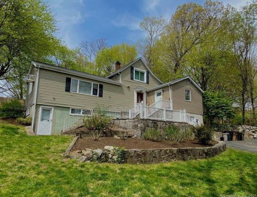 38 Woods End Rd, Stamford, CT 06905-2727