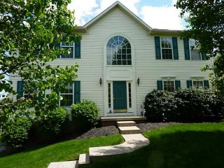 130 Hunters Run Dr, Moon Twp, PA 15108-9731