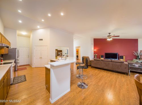 821 Silverleaf Oak Pl, Tucson, AZ 85710-1679