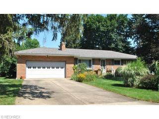 3271 Edington Rd, Akron, OH 44333-3263