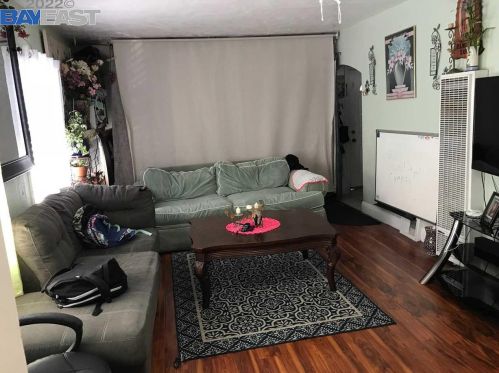 7021 Fresno St, Oakland, CA 94605-2315