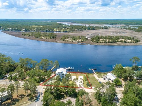 601 Riverview Dr, Carrabelle FL  32322-5054 exterior