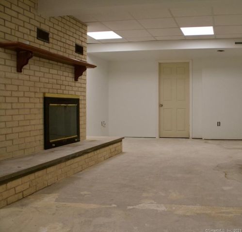 1 Clifton St, Lyme CT  06371-2024 exterior