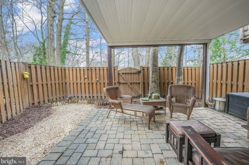 2100 Whisperwood Gln Ln, Herndon VA  20191-4117 exterior