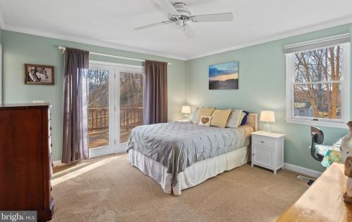 300 E St, Purcellville VA  20132-3317 exterior