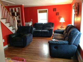 48 Maple St, Mooers, NY 12958-4200