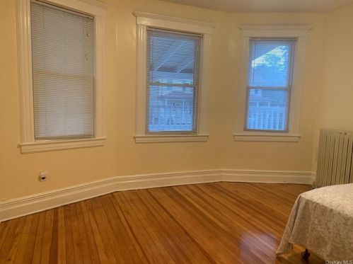 42 Dewey Ave, New Rochelle NY  10801-1915 exterior