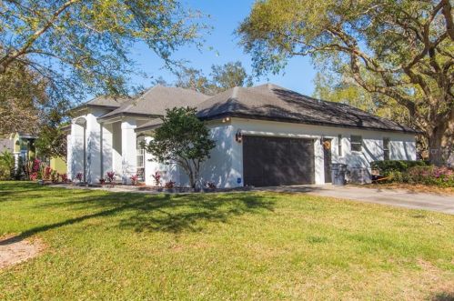 68 Harbour Estates Dr, Winter Haven, FL 33884-2812
