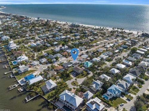 193 Hibiscus Dr, Fort Myers Beach FL  33931-3831 exterior