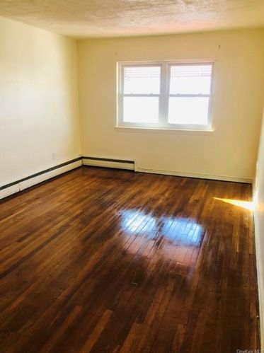 2923 Dewitt Pl, Bronx NY  10469-5503 exterior