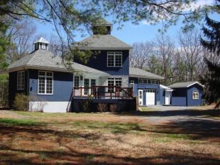 295 Cummins Hill Rd, Milford, PA 18337-7642
