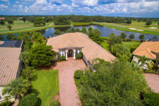 9206 Mcdaniel Ln, Sarasota, FL 34240-1436