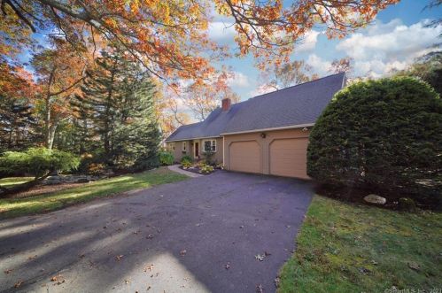 11 Mount Sumner Dr, Manchester, CT 06043-7231