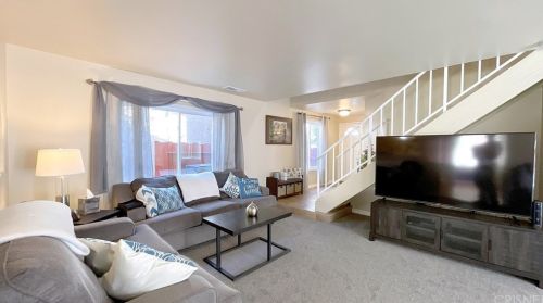 19902 Terri Dr, Santa Clarita, CA 91351-4818