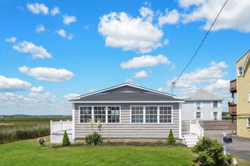 527 Ocean Blvd, Hampton, NH 03842-3701