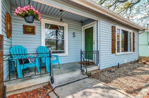 2213 Tierney Rd, Fort Worth TX  76112-3843 exterior