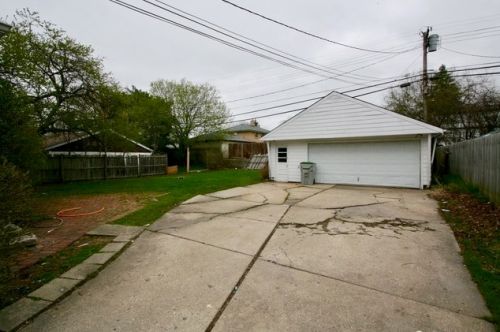 4936 108th St, Milwaukee WI 53225-3804 exterior