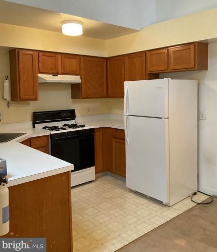 1216 Tristram Cir, West Deptford, NJ 08051-2244