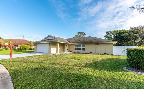 183 Sunflower Cir, West Palm Beach, FL 33411-8006