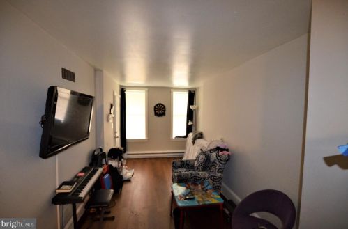 1335 6th St, Wilmington, DE 19805-3215