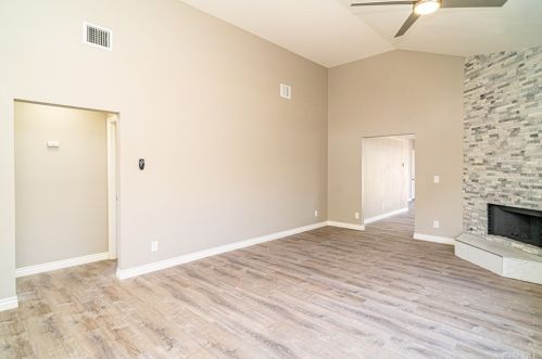 5477 Myrtle Ave, Long Beach CA 90807-2440 exterior